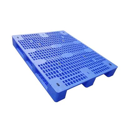1500kg HDPEの頑丈なプラスチック パレット1.4*1.1m 3つのランナー プラスチック パレット スキッド