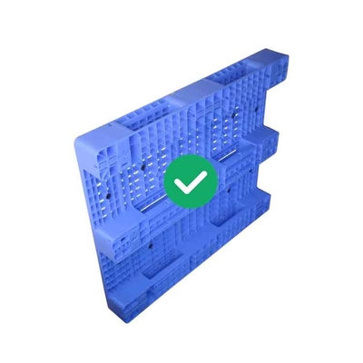 人間工学的のHDPEのプラスチック パレット1300x1100 5000Kgは快適な処理に荷を積む
